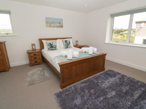 3 Praa Cove