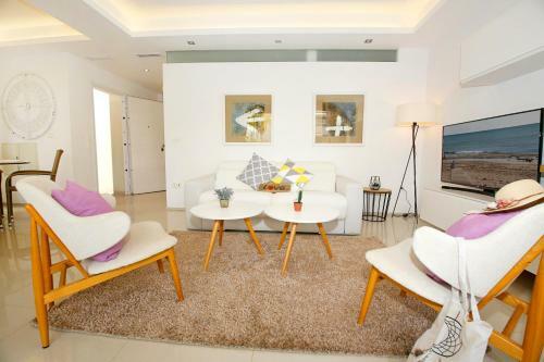 Fantastic Home With Ac, Pool And Bbq