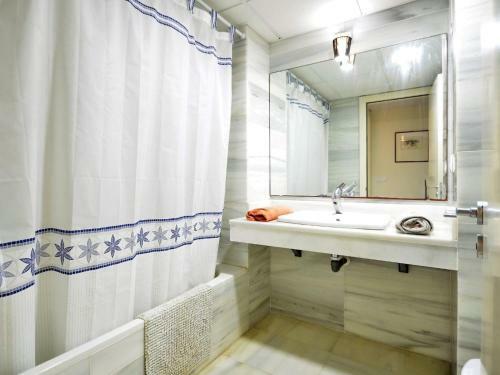 Modern Apartment In Roquetas De Mar With Garden