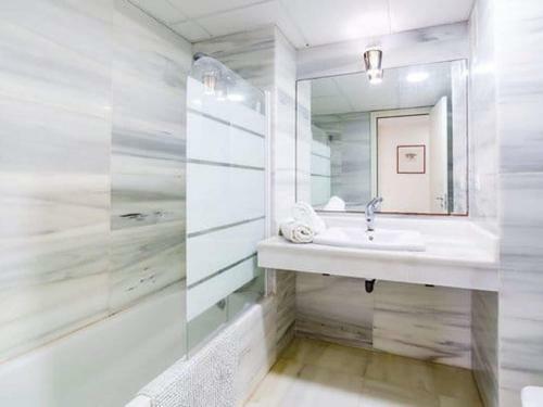 Modern Apartment In Roquetas De Mar With Garden