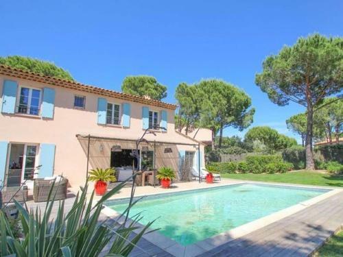 Spacious Holiday Home In Grimaud With Large Garden
