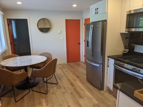 Hotel 4411 Inn & Suites
