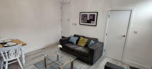 Homebird Property - Ashton House