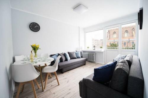4 Rooms Apartment On Martket Square - Nice View - 150 M Town Hall