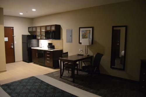 Heritage Place Hotel And Suites