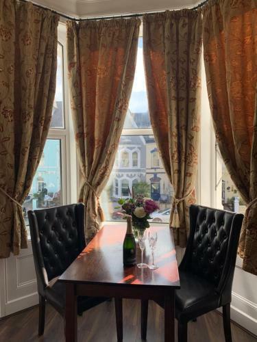 Hostal Clifton Villa Guest House