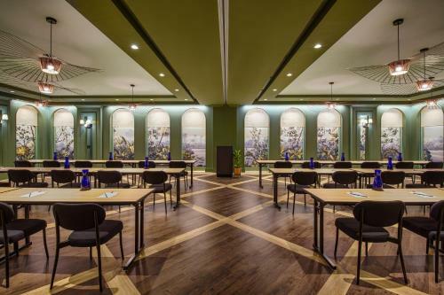 Virgin Hotels New Orleans