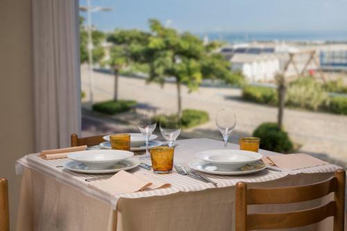 Ambasciatori Hotel - Davanti A Noi Solo Il Mare