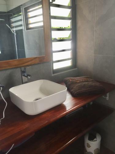 Bed & Breakfast Fare Anuanua