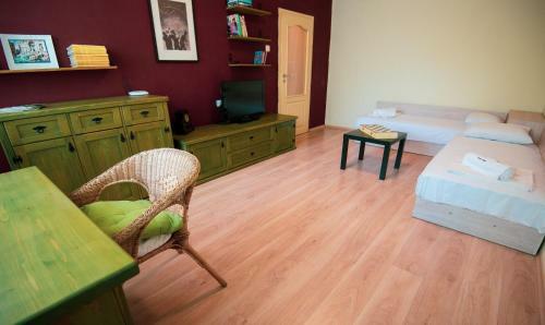 Space Of Arts - Two-bedroom Apartment With Balcony