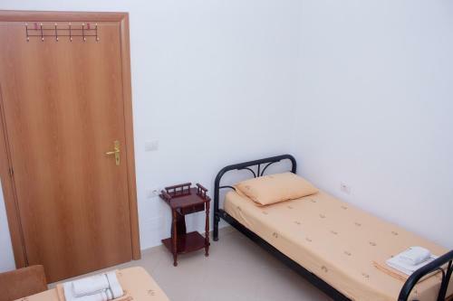 Hostal Rent Rooms Villa Ismolli
