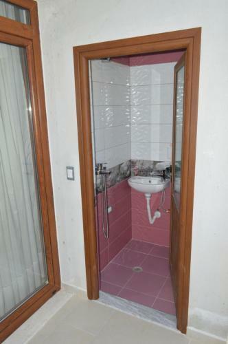 Hostal Rent Rooms Villa Ismolli