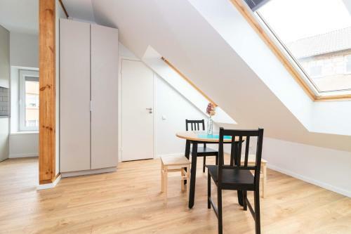 Top Street One Apartments, By Cohost