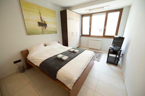 Ahoy Luxury Apartment