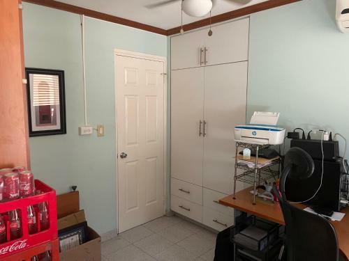 Apartamento Centrally Located Condo 2 Bedroom And Office Space