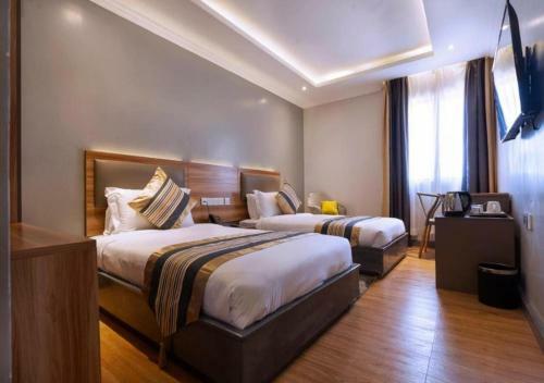 Hotel Raha Suites