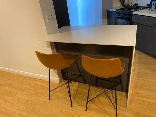 Private Self-contained Room In Apartment X