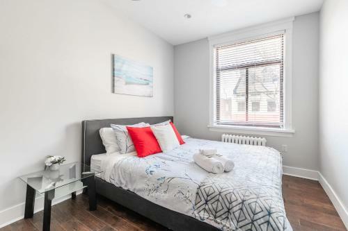 Upscale 2br With King Bed - Boutique Apartment - Prime Location
