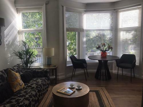 Luxury First Floor One-bedroom Seaside Apartment