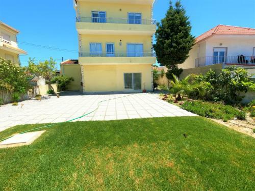 Caparica Traditional V4 Duplex Apartment With Pool Charneca Da Caparica Lisboa