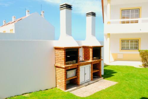 Carlos House - Baleal Beach, Sunny Balcony, Shared Pool