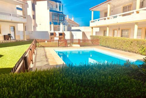 Carlos House - Baleal Beach, Sunny Balcony, Shared Pool