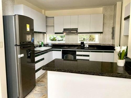 Casa Con Parking Y Terraza En Sector Exclusivo