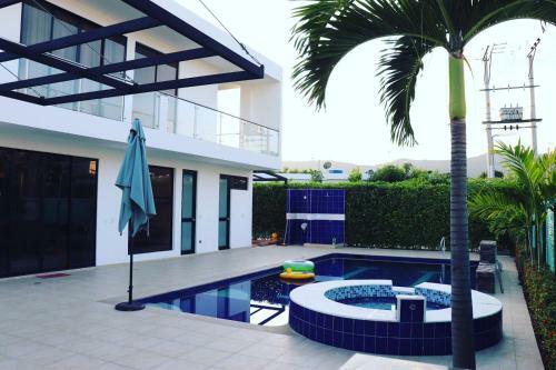 Villa Hermosa Casa Con Piscina Y Jacuzzi Privado