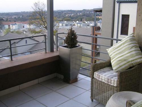 Lovely 2 Bed Upstairs Apartment In Bryanston