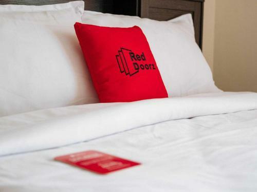 Hotel Reddoorz Plus @ Taman Madiun