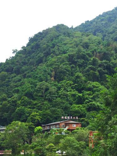 Teng-long Hot Spring Village