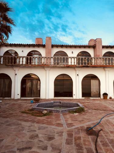 Ocean Front Antique House, Private Beach!