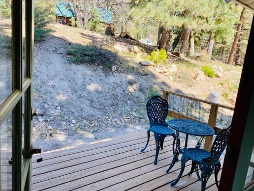 Tranquil Cottage Getaway W/ Huge Deck