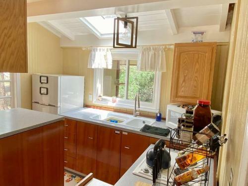 Tranquil Cottage Getaway W/ Huge Deck