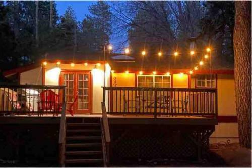 Tranquil Cottage Getaway W/ Huge Deck