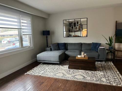 Villa Quite Oshawa 3 Bedroom House With Pool