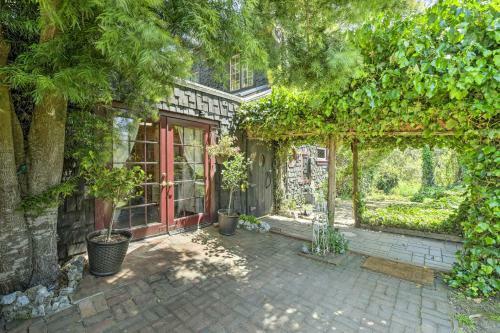 Apartamento Enchanting Studio With Garden About 1 Mi To Beach!