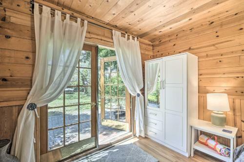 Apartamento Enchanting Studio With Garden About 1 Mi To Beach!