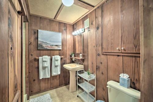 Apartamento Inviting Dtwn Apt Fire Table, Mins To Beach!