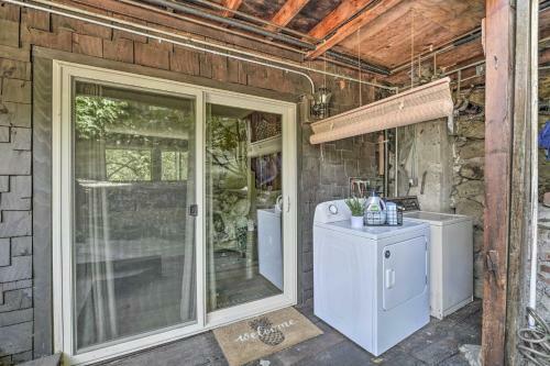 Apartamento Inviting Dtwn Apt Fire Table, Mins To Beach!