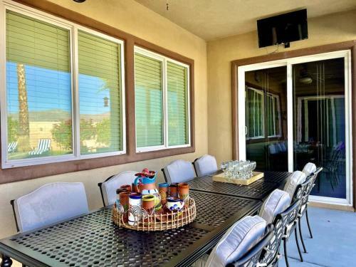 Palm Trees Villa In The Desert