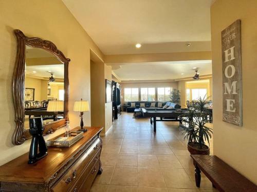 Palm Trees Villa In The Desert