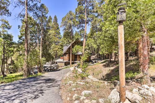 Spacious Lake Arrowhead Cabin With Jacuzzi Spa!