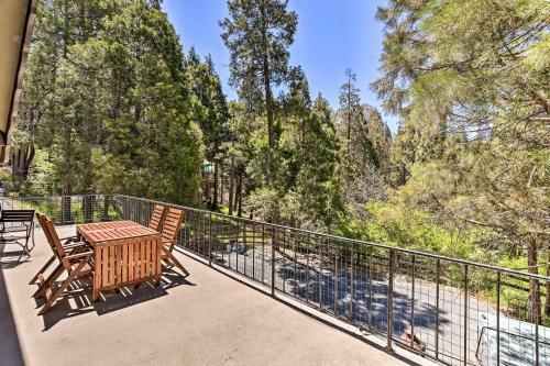 Spacious Lake Arrowhead Cabin With Jacuzzi Spa!
