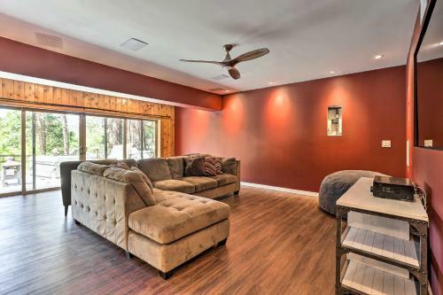 Spacious Lake Arrowhead Cabin With Jacuzzi Spa!