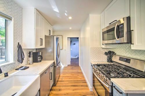 Modern North Bay Home With Pool Table And Patio!