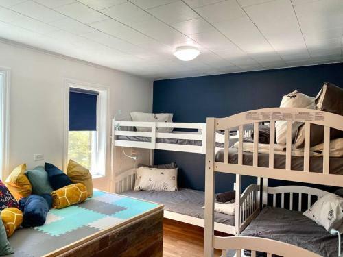 Le Barth�lemy. Piscine Int�rieure.