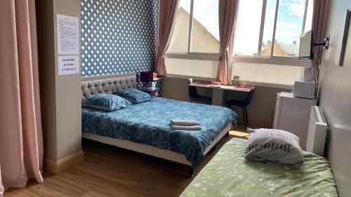 Maison/ /7 Salles De Bain/8 Chambres