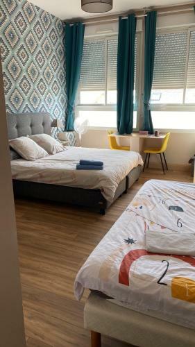 Maison/ /7 Salles De Bain/8 Chambres
