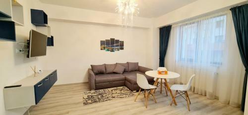 Luxurious Azure Apartment Near Palas Mall